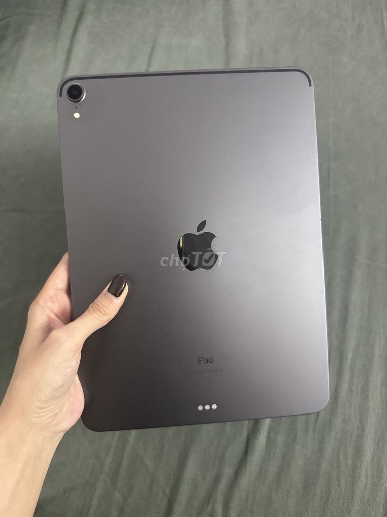iPad Pro 2018 11" 64GB Wifi tặng kèm ốp. Mua bán Máy tính bảng tại Quận Tân Phú Tp Hồ Chí Minh được đăng bởi Nhiên Võ hình 1