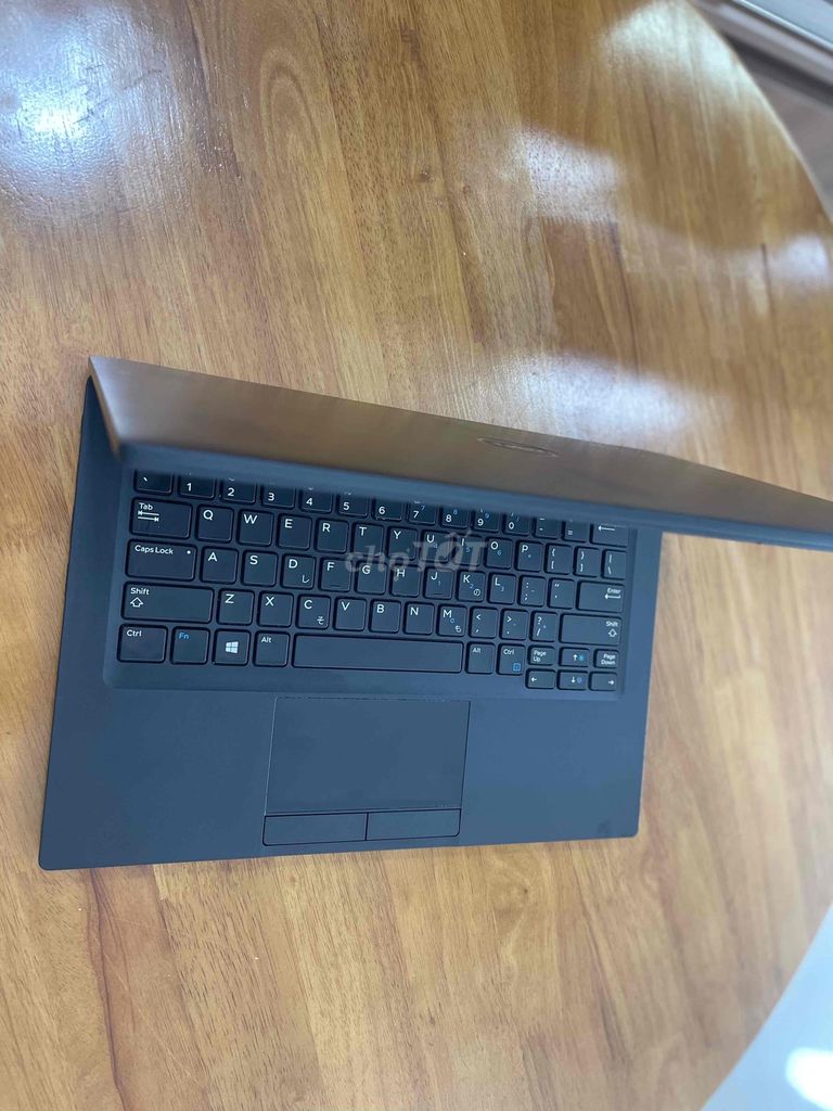 laptop Dell 7290. I5-8350U. Ram 8G. SSD 256G