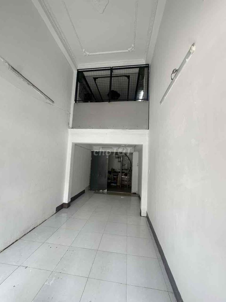 Cho thuê nhà đẹp 2 lầu  mặt tiền kinh doanh  Đường Đông đúc trục chính