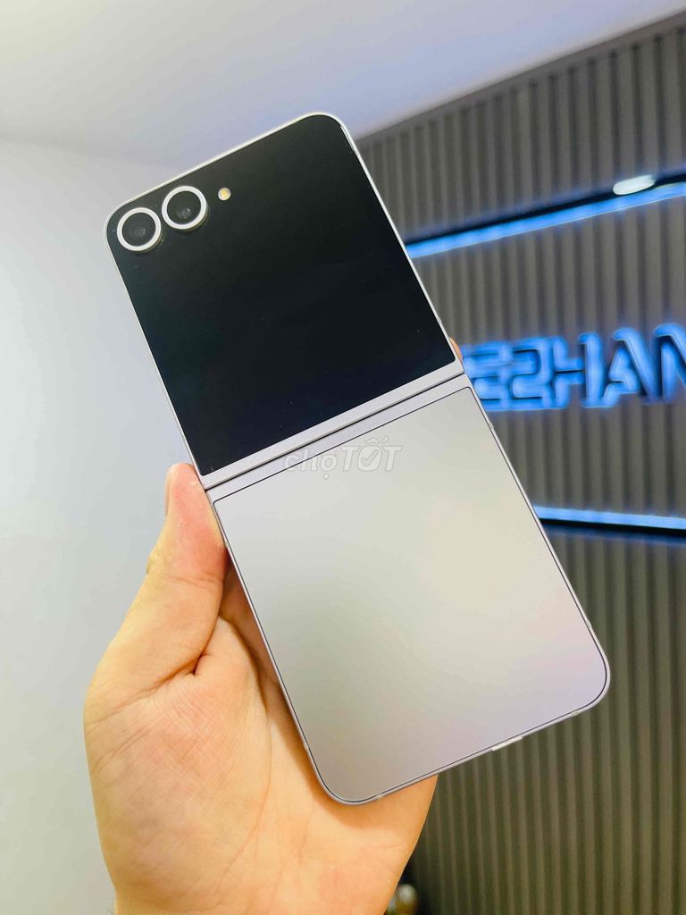 Samsung Galaxy Z Flip 6 256GB Bạc 99%. Mua bán Điện thoại tại Quận 3 Tp Hồ Chí Minh được đăng bởi Nguyễn Văn Tài hình 1