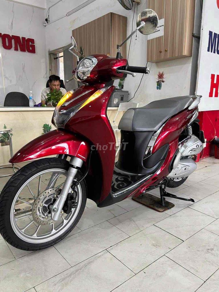 Honda SH Mode CBS 2024 Красно-черная 3000км