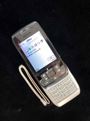 Nokia E66 trắng nét căng