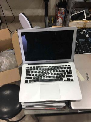 Cần bán macbook Ari 2015 i7 giá rẻ