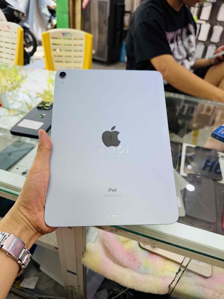 Apple iPad Air 4 64GB Bạc đẹp full. Mua bán Máy tính bảng tại Quận Hải Châu Đà Nẵng được đăng bởi Hoàng Táo 273 Nguyễn Hoàng Đà Nẵng hình 1
