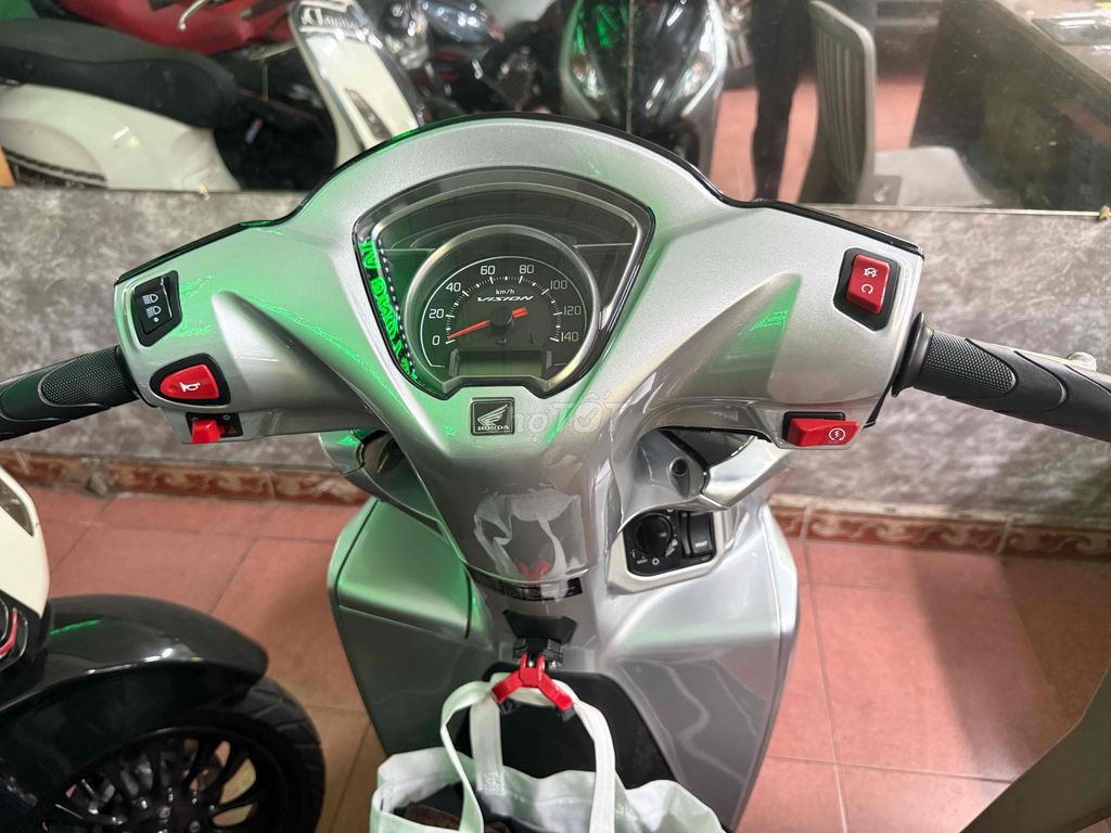 Honda Vision 2025 Thể thao Bạc Odo 1K Full Đồ Chơi. Mua bán Xe máy tại Quận Gò Vấp Tp Hồ Chí Minh được đăng bởi Hoàng Bách  hình 3