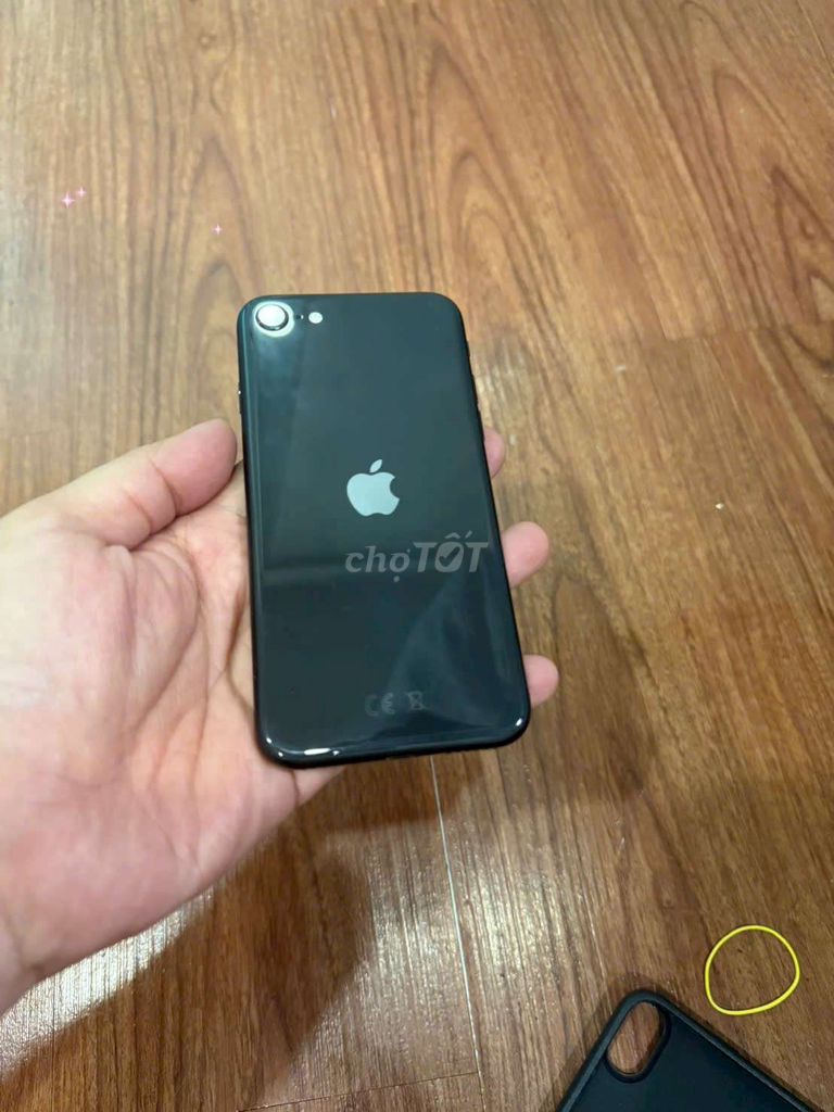 Apple iPhone SE 2020 Đen Quốc tế zin đẹp. Mua bán Điện thoại tại Quận 12 Tp Hồ Chí Minh được đăng bởi Thành Tâm  hình 1