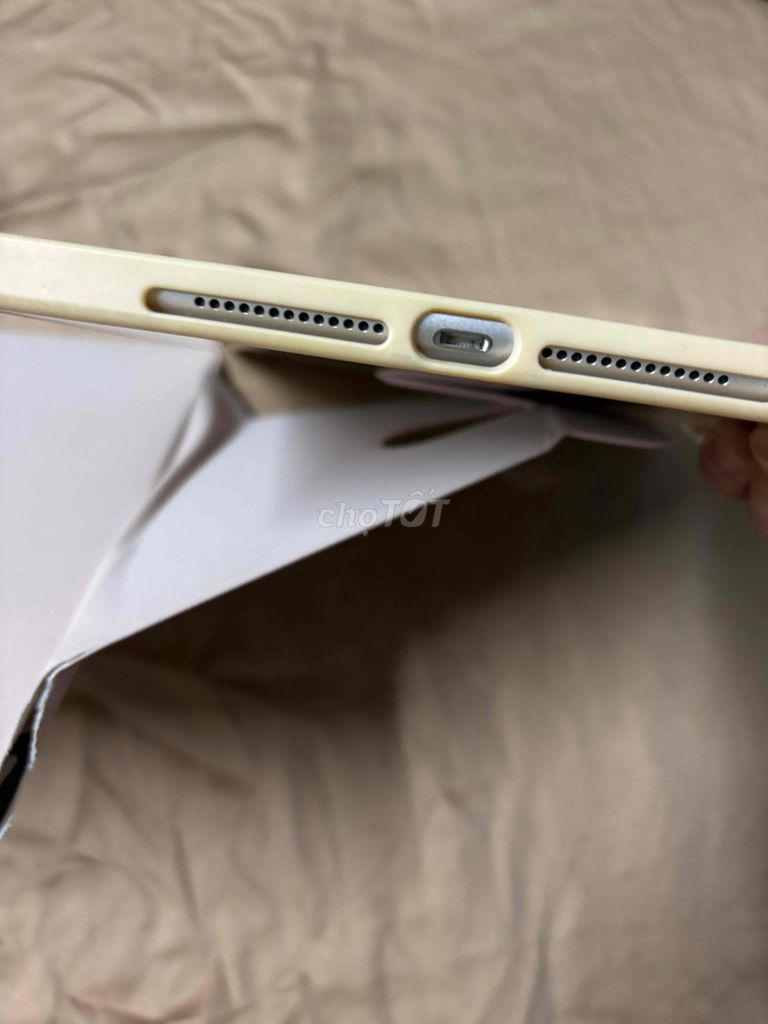 Apple iPad Gen 7 (10.2 inch) 32GB màu bạc Zin keng. Mua bán Máy tính bảng tại Quận Ninh Kiều Cần Thơ được đăng bởi Ngô Kim Hằng Nga hình 1