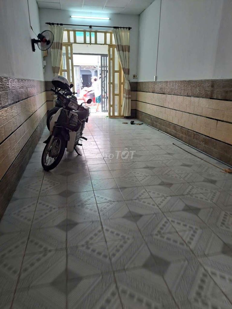 ДОМ В АРЕНДУ НА УЛИЦЕ БУЙ ТХИ СЮАНЬ, РАЙОН 3, КВ. ТАН БИНЬ