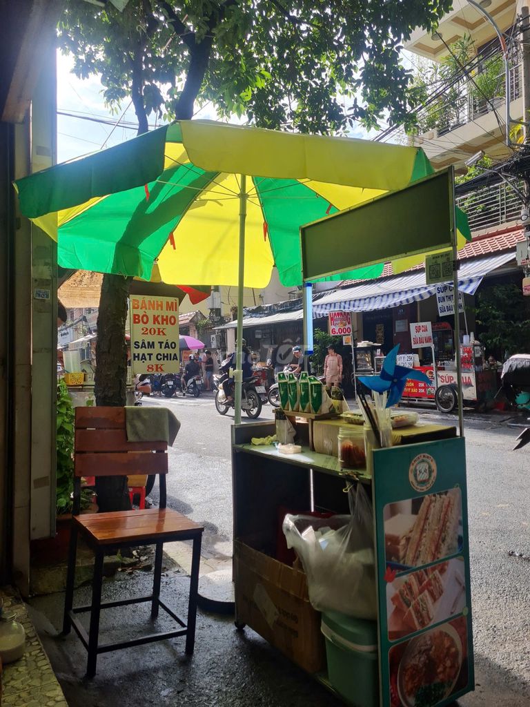 Xe đẩy bán hàng kèm dù, chân đế. Mua bán Đồ chuyên dụng, Giống nuôi trồng tại Quận Tân Bình Tp Hồ Chí Minh được đăng bởi minh thu hình 1