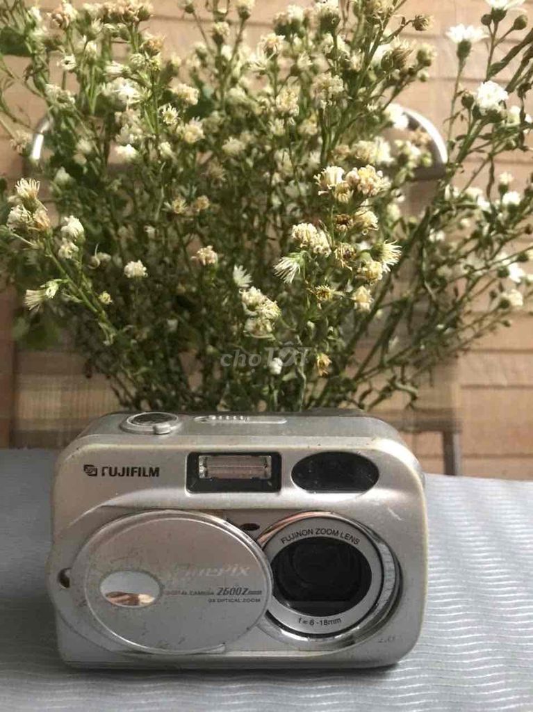 Máy ảnh Fujifilm FinePix 7600Z Bạc. Mua bán Máy ảnh, Máy quay tại Quận Gò Vấp Tp Hồ Chí Minh được đăng bởi nguyễn minh hình 1