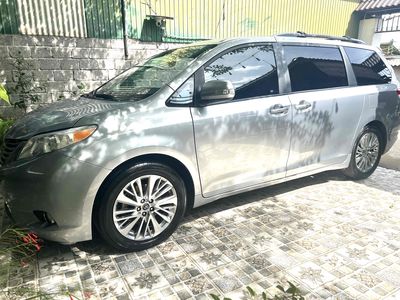 Toyota Sienna 2011 - 96000 km. Mua bán Ô tô tại Quận 10 Tp Hồ Chí Minh được đăng bởi thái