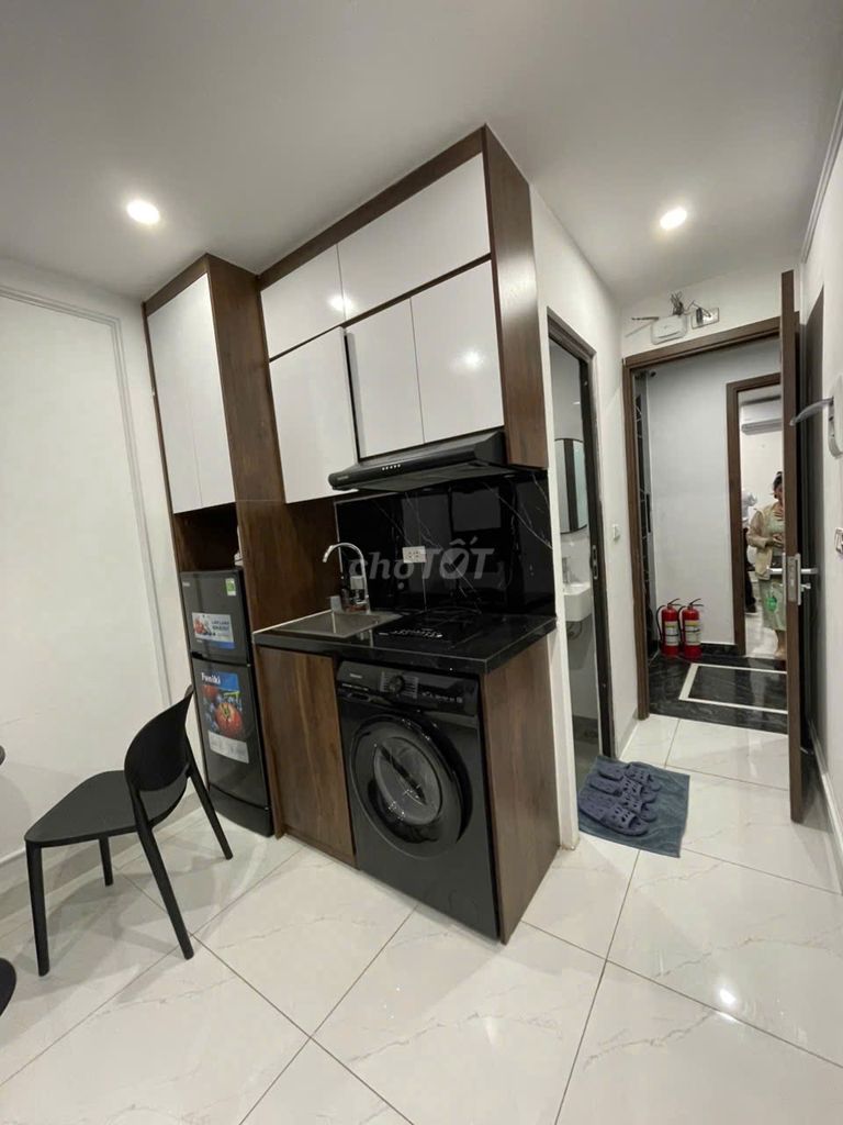 ПРОДАМ ЛИФТЫ CCMN HONG MAI- 7 ЭТАЖЕЙ — 2 ОТКРЫТЫХ — ПЕРЕУЛКИ — РЯДОМ С МАШИНАМИ.