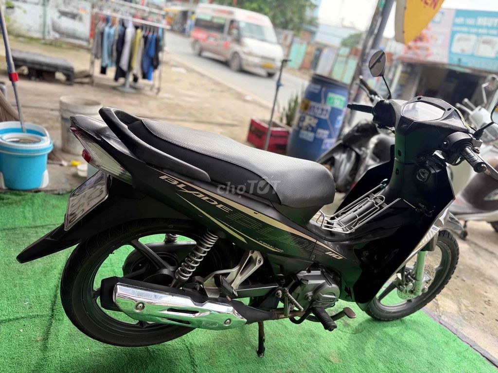 WAVE BLADE 2017 bstp chính chủ đẹp leng zin êm. Mua bán Xe máy tại Huyện Bình Chánh Tp Hồ Chí Minh được đăng bởi CH HƠN PHÁT CHUYÊN MUA BÁN XE CŨ MỚI hình 4