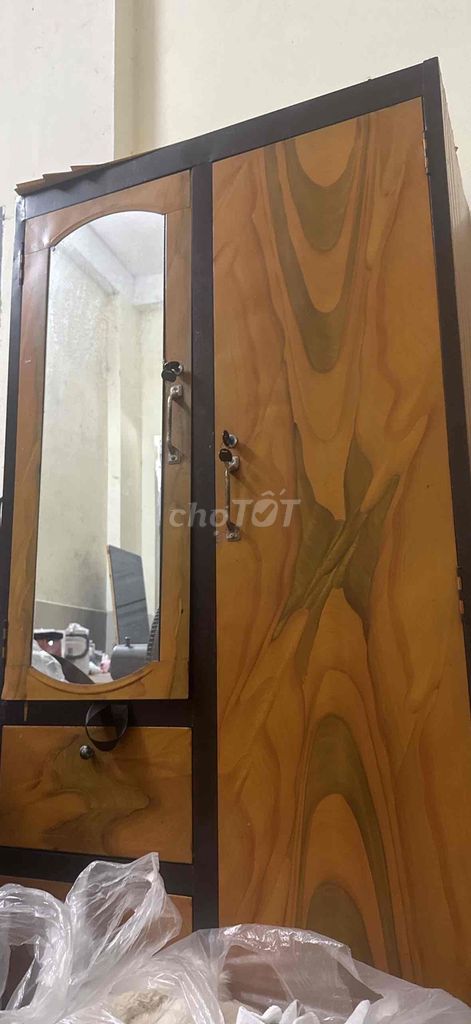 Tủ quần áo gỗ vàng nâu có gương. Mua bán Tủ, kệ gia đình tại Thị xã Điện Bàn Quảng Nam được đăng bởi Thanh Thảo Nguyễn Thị hình 1