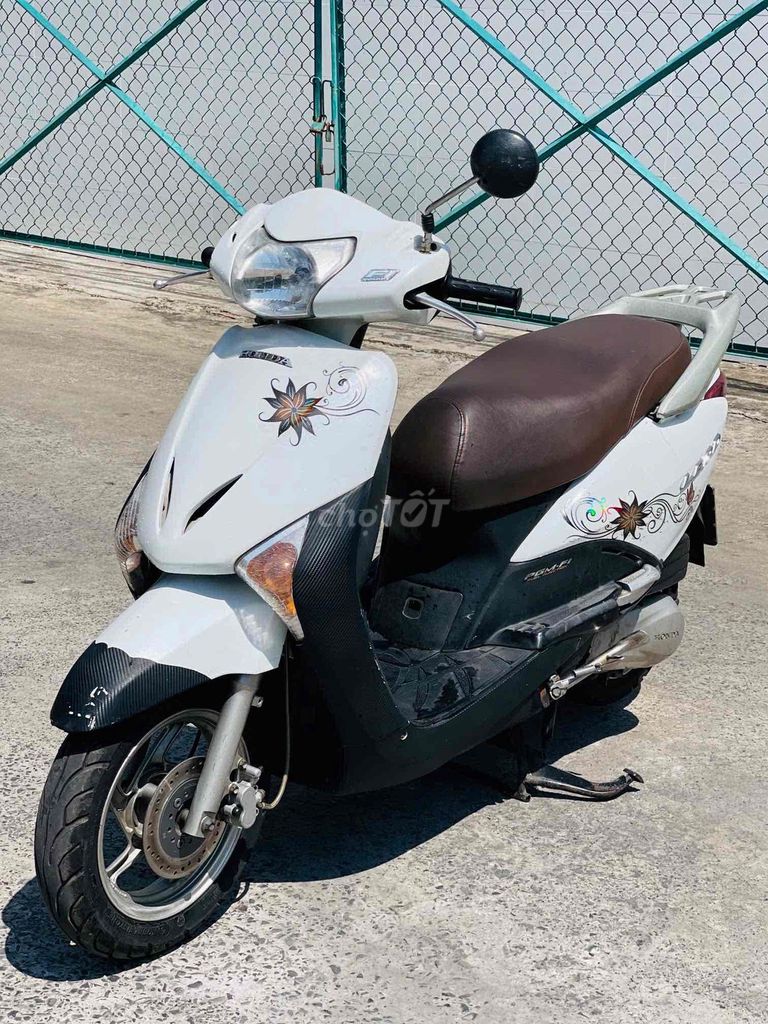 Honda Lead Fi Trắng biển to