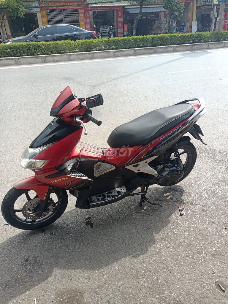 Honda Air Blade Đỏ. Mua bán Xe máy tại Quận Kiến An Hải Phòng được đăng bởi minh lan hình 2