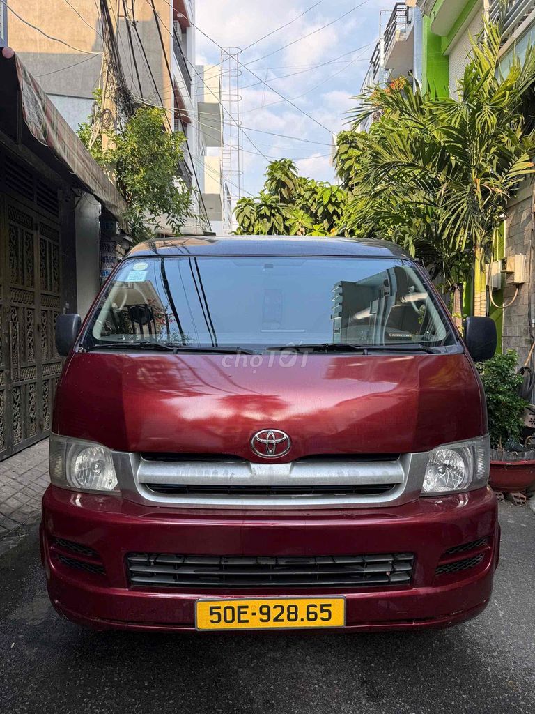 Toyota Hiace Dầu 3 chỗ Đỏ