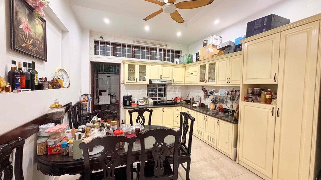 Таунхаус в аренду в районе Ан Фу Ан Кхань, 5BR, цена всего 32т.р.