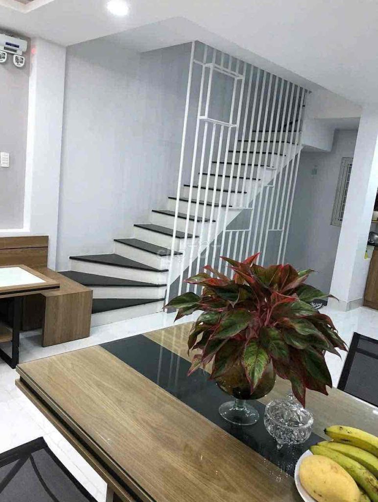Cần cho thuê nhà mặt tiền kẹp kiệt Nguyễn Hoàng : - 2PN , 2WC - Chủ