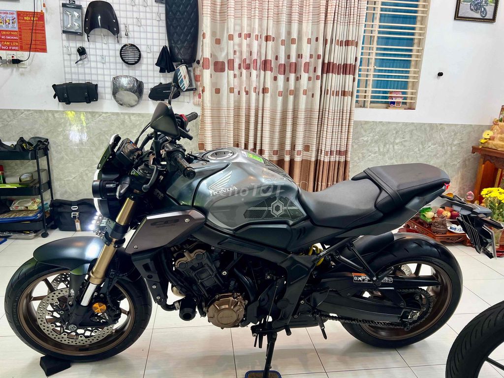 Honda CB650R 12/2022 с номерами Хошимина в идеале