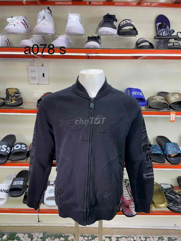 Áo khoác nam rebel spirit vải thêu đen. Mua bán Quần áo tại Huyện Hà Quảng Cao Bằng được đăng bởi Lâm thiên đường hàng hiệu hình 1
