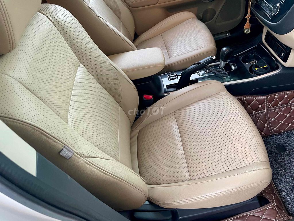 Mitsubishi Outlander 2.0 Premium Trắng zin nguyên. Mua bán Ô tô tại Quận Cẩm Lệ Đà Nẵng được đăng bởi Alex Bui hình 8