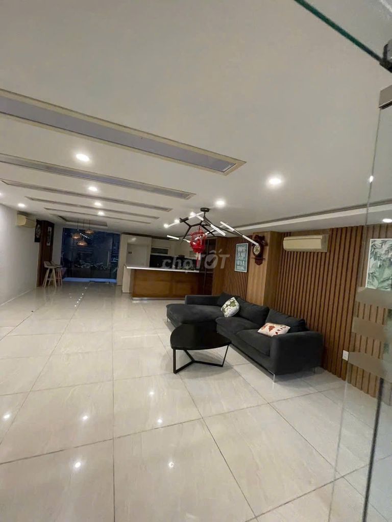 Аренда · 5 комн. · 126 м² · Quận 7, ул. Đường Hoàng Quốc Việt