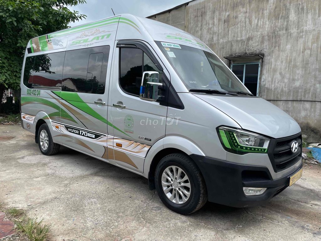 Hyundai Solati 16-местный, серебристый