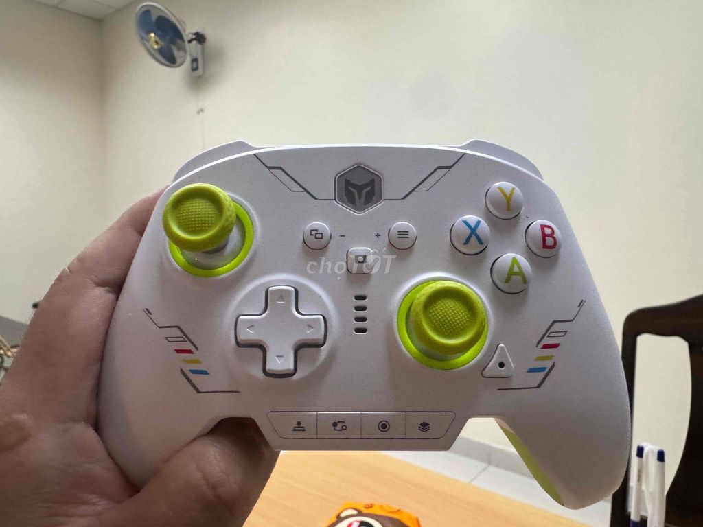 Tay cầm chơi game BIGBIG WON Rainbow 2 SE Trắng, X. Mua bán Thiết bị chơi game tại Quận Hải Châu Đà Nẵng được đăng bởi Huỳnh khoa hình 1