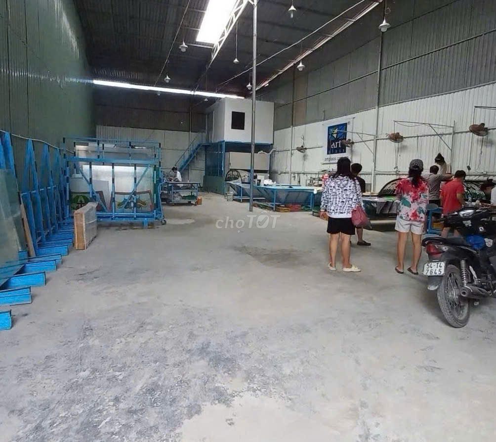 Cho thuê nhà kho nhỏ Quận 7 DT 130m2 trần cao 7m