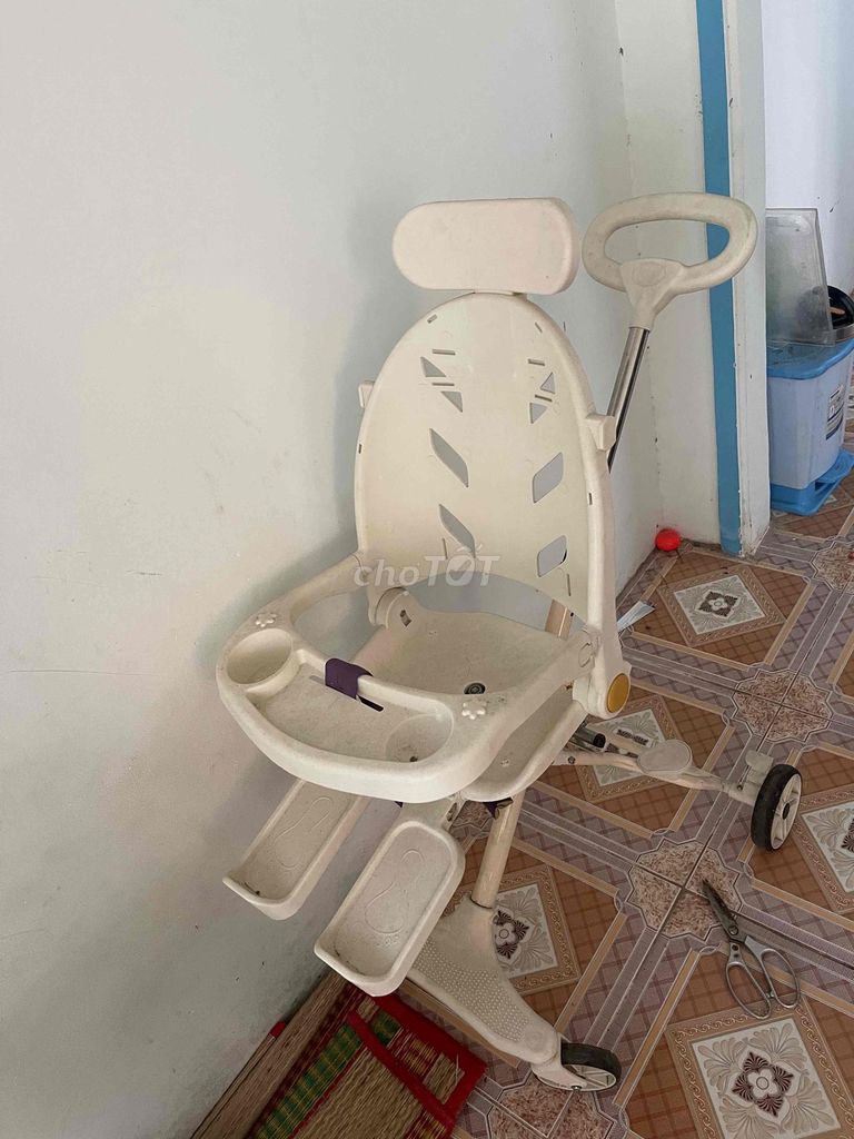 Xe đẩy ghế ăn Nhựa Trắng kem. Mua bán Mẹ và bé tại Thành phố Thủ Dầu Một Bình Dương được đăng bởi Hiền hình 1