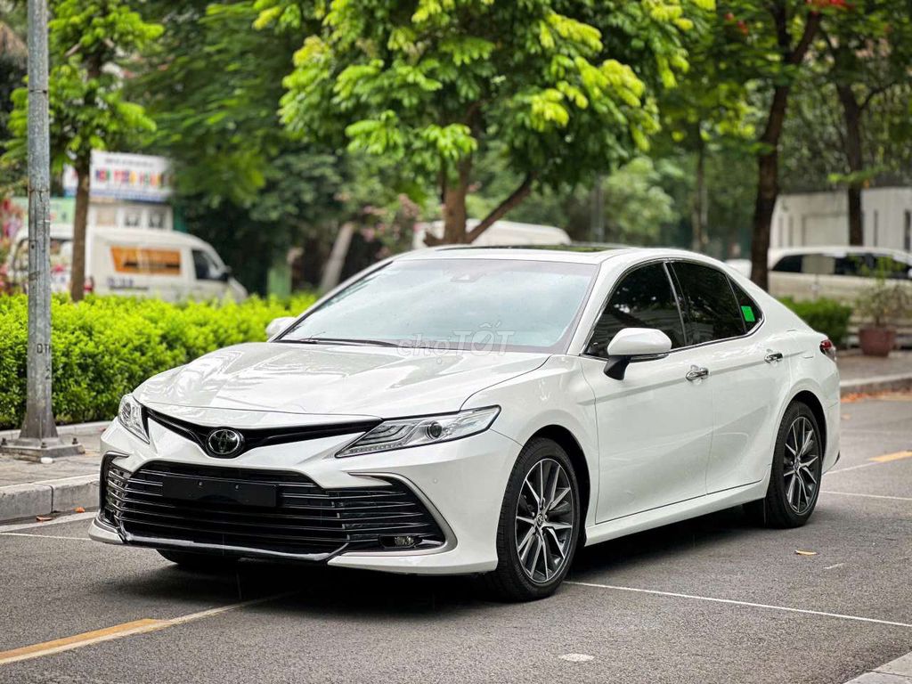 Toyota Camry 2023 2.5 Q - 7000 km