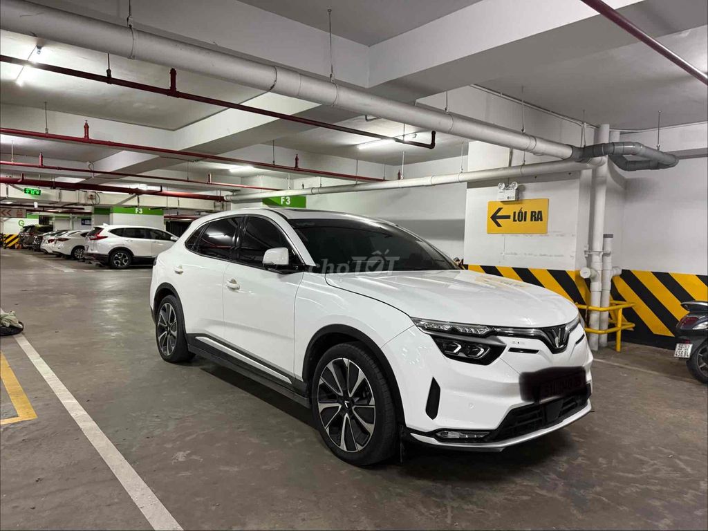 VinFast VF8 PLUS 2023 Белый 92.000 км
