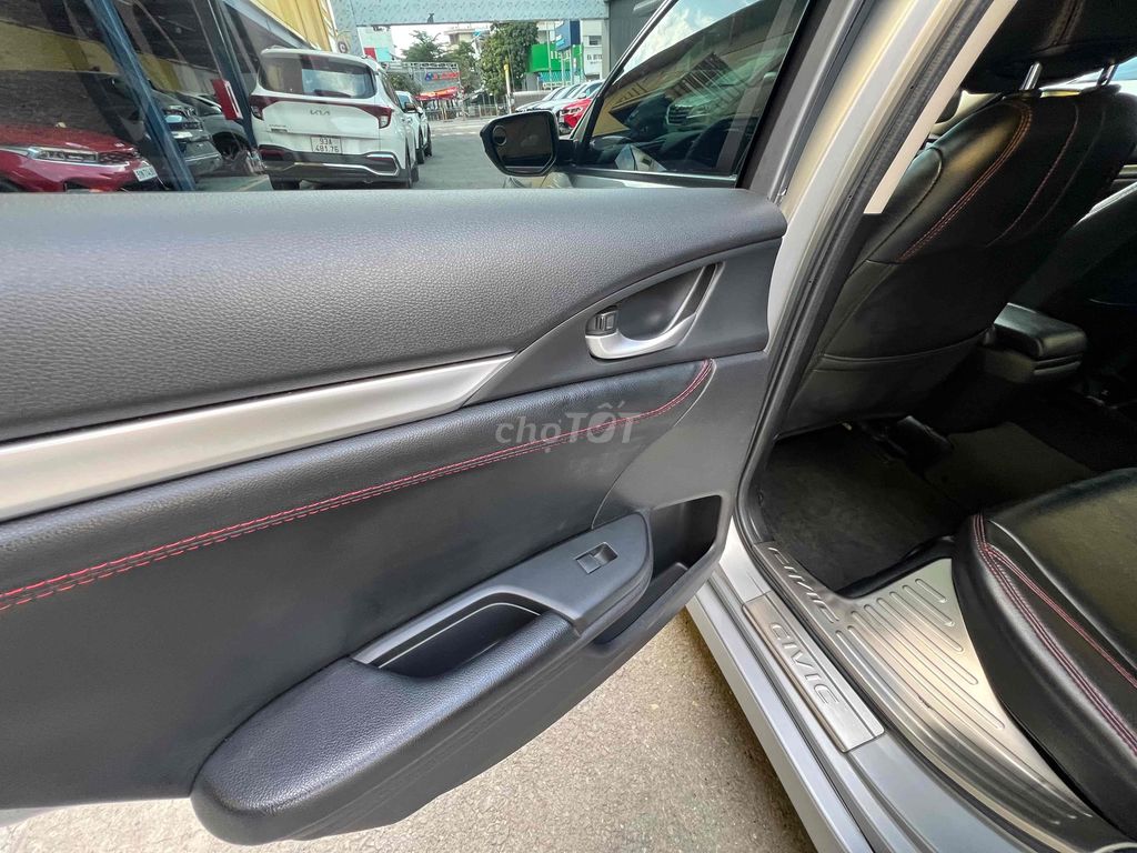 Honda Civic 2019 E 1.8 28000 km. Mua bán Ô tô tại Quận Tân Phú Tp Hồ Chí Minh được đăng bởi Nguyễn Tân Xe Lướt  hình 11
