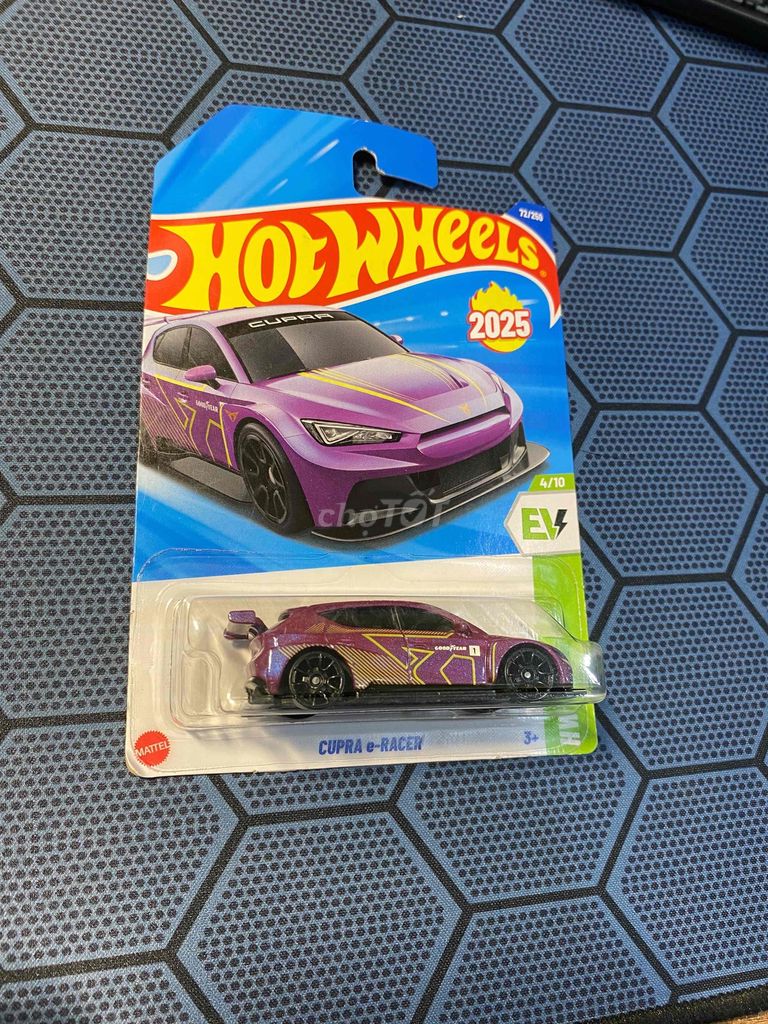 Bán hotwheels khu vực long biên hnoi ib báo giá ạ