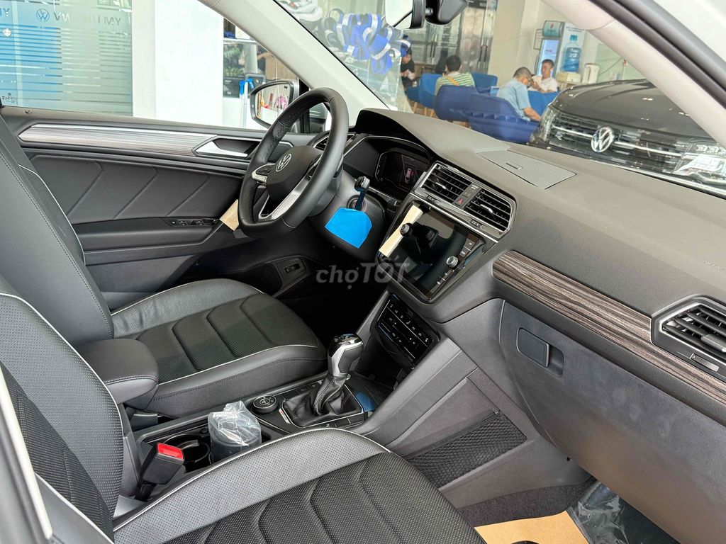 Volkswagen Tiguan 2023 mới 100% chỉ 200tr nhận xe. Mua bán Ô tô tại Quận 12 Tp Hồ Chí Minh được đăng bởi Phong GT Car hình 10
