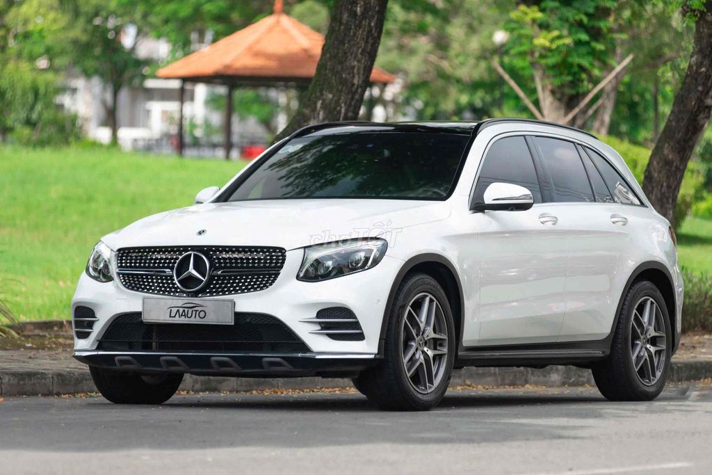 Mercedes GLC300 2018 1 chủ Trắng // Nâu. Mua bán Ô tô tại Quận 7 Tp Hồ Chí Minh được đăng bởi Nguyễn Lê Trung hình 2