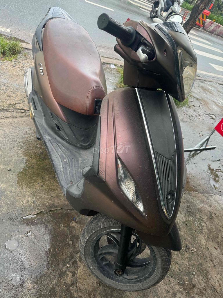 Скутер Piaggio Fly Brown