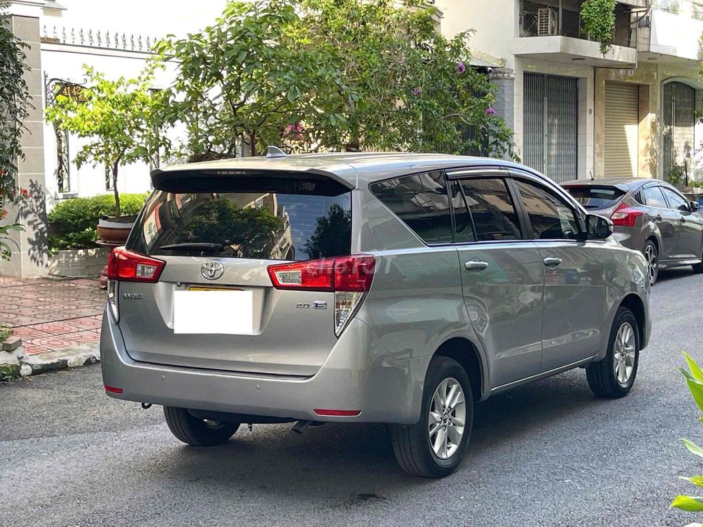 Toyota Innova 2019 Механика Серебристый 90000 км