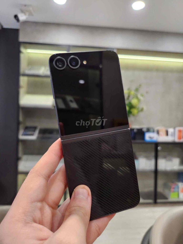 Samsung Galaxy Z Flip6 256GB Carbon Vn/a Like New. Mua bán Điện thoại tại Quận 8 Tp Hồ Chí Minh được đăng bởi CA REM BÁN TÁO hình 1