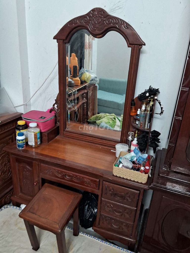 Bàn trang điểm Gỗ Nâu 1.1mx1.6mx0.4m. Mua bán Bàn ghế tại Huyện Nhà Bè Tp Hồ Chí Minh được đăng bởi Tran Khanh Duy  hình 1
