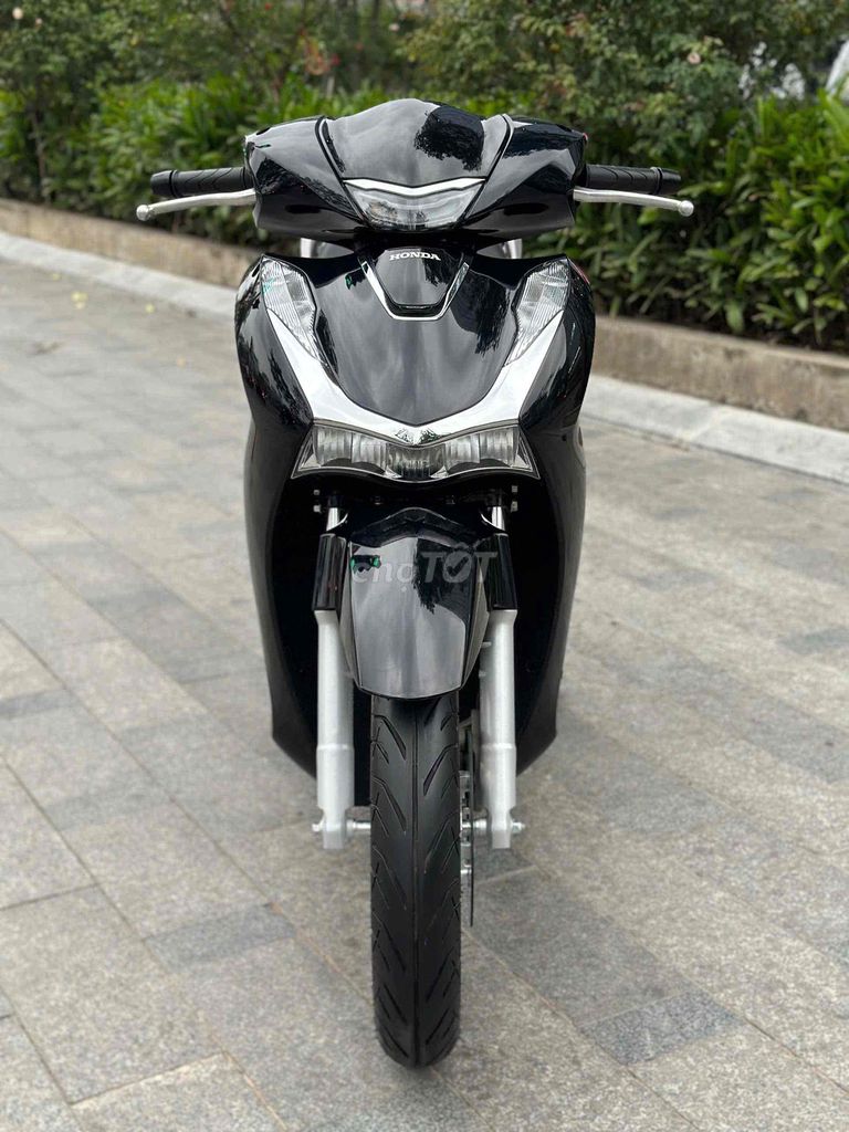 SH 125 CBS cuối 2024 màu đen quá mới đẹp xuất sắc. Mua bán Xe máy tại Quận Đống Đa Hà Nội được đăng bởi Xe Máy Vượng Trung hình 2