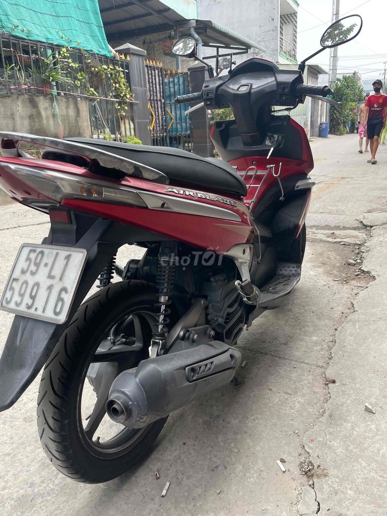 Honda Air Blade màu Đỏ. Mua bán Xe máy tại Huyện Đức Hòa Long An được đăng bởi XE MÁY CŨ LONG AN hình 3