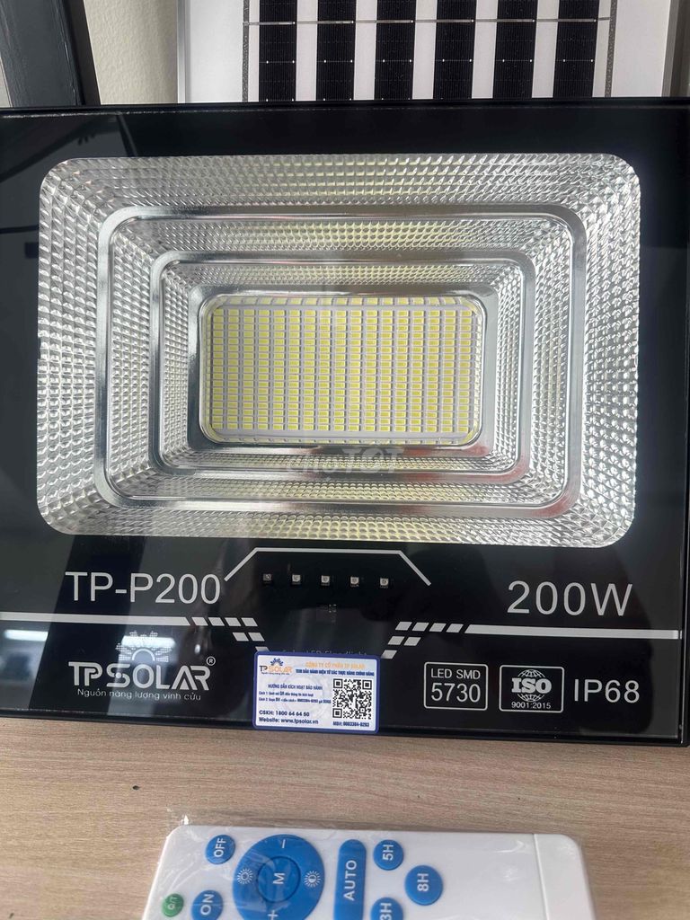 Đèn năng lượng mặt trời 200W siêu sáng BH 24 tháng