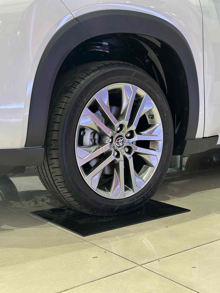 Toyota Innova Cross 2025 2.400KM Thương lượng mạnh. Mua bán Ô tô tại Quận Tân Phú Tp Hồ Chí Minh được đăng bởi TRƯƠNG THANH TUYỀN hình 8