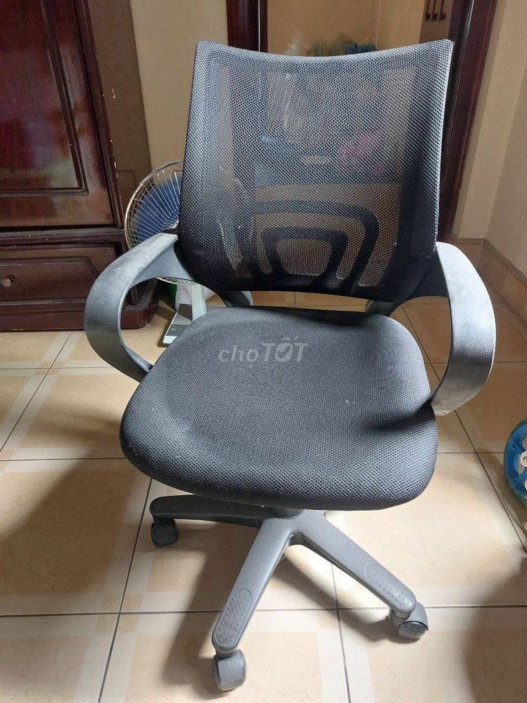 Ghế xoay văn phòng Lưới, Nhựa Xám. Mua bán Đồ dùng văn phòng tại Quận Long Biên Hà Nội được đăng bởi Nguyễn hiếu hình 1
