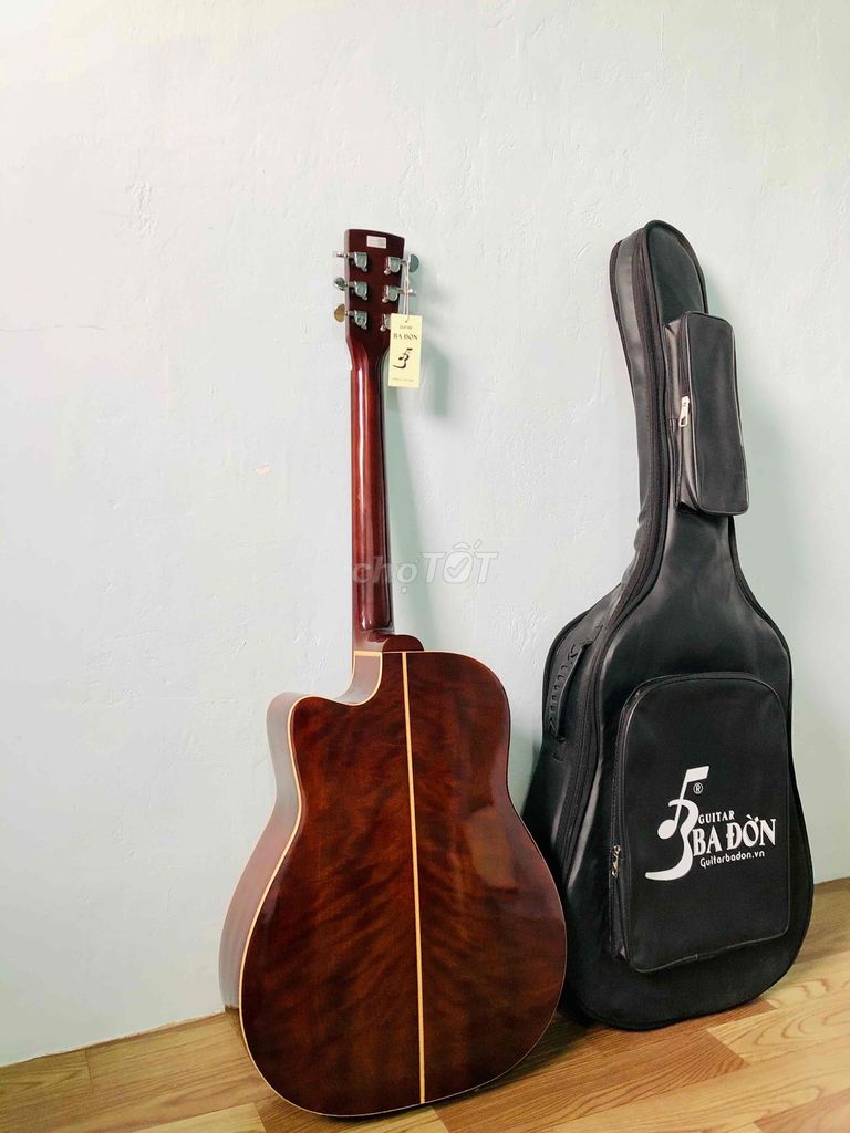 Guitar Ba Đờn J-200 like new đầy đủ phụ kiện.