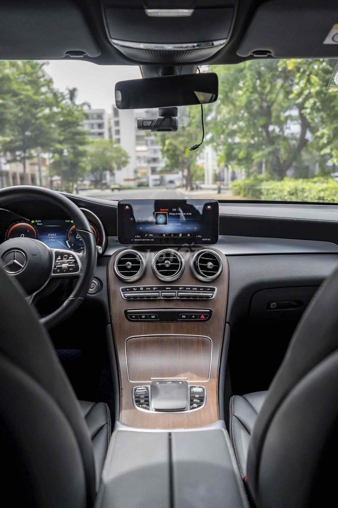GLC200 4MATIC 2023 màu đen cá nhân 1 chủ siêu đẹp. Mua bán Ô tô tại Quận 7 Tp Hồ Chí Minh được đăng bởi Dương Phương hình 14