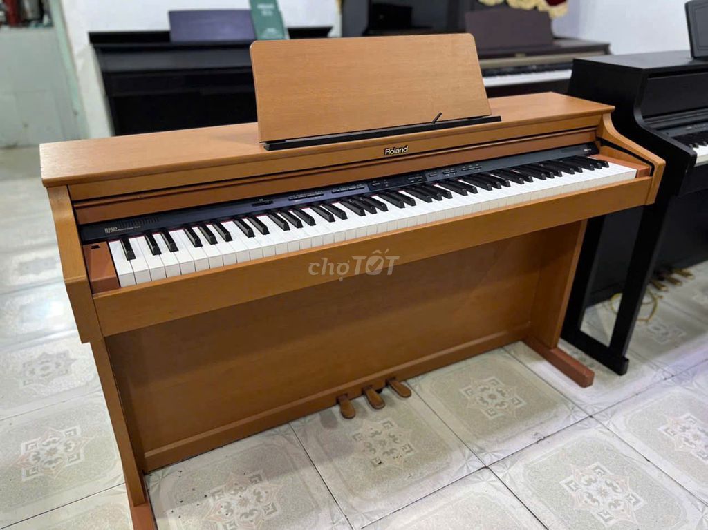 Đàn Piano điện Roland HP 302 . Mua bán Nhạc cụ tại Quận Gò Vấp Tp Hồ Chí Minh được đăng bởi Phạm Hồng Hiệp hình 1