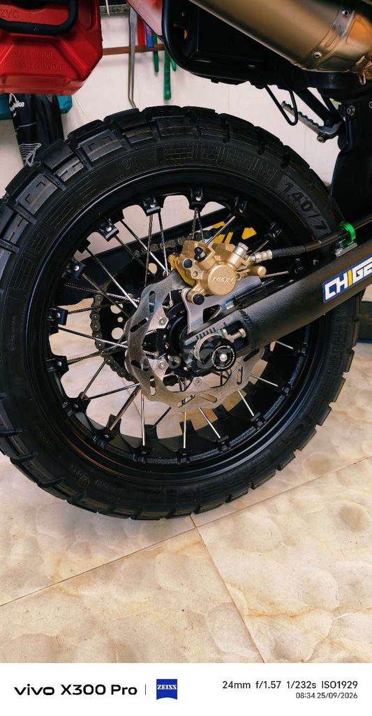 Моцарт Kawasaki KLX 250 FI 3,400 км черный